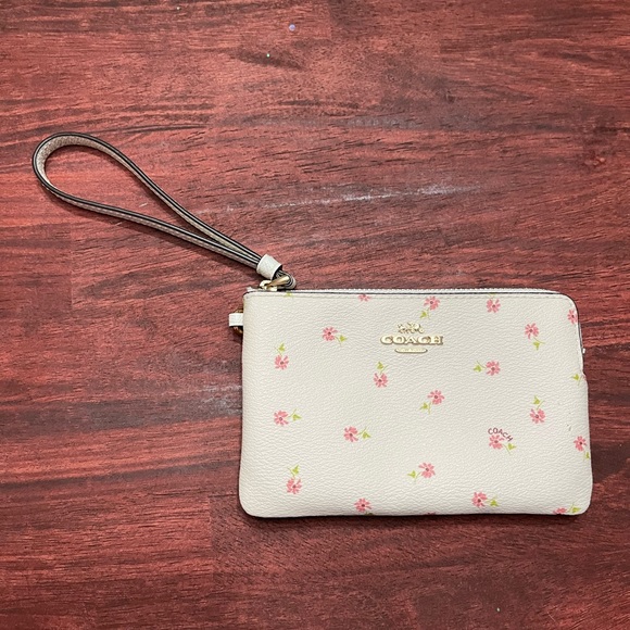Coach Handbags - Coach wristlet